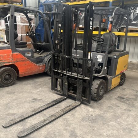 CARRETILLA E. KOMATSU FB25H-3R