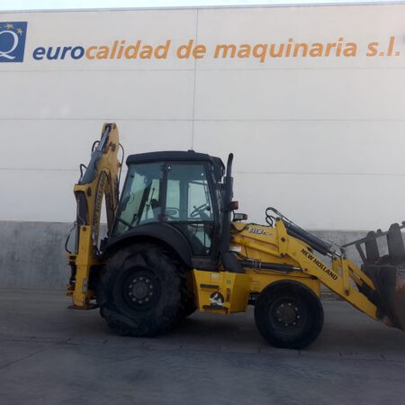 RETROCARGADORA DE RUEDAS NEW HOLLAND B110C